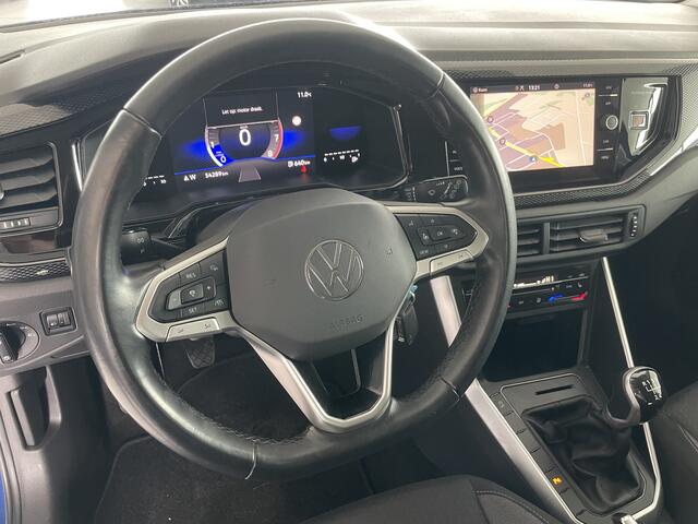 Volkswagen POLO 1.0 TSI Life Business Achteruitrijcamera - Apple carplay - Airco - Cruise control - Parkeersensoren - Bluetooth - Led verlichting - Navigatie - Radio - Licht metalen velgen 15 inch - Stoelverwarming - Start/stop systeem - Stuur leder - Stuur multifunction