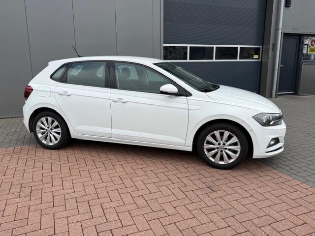 Volkswagen POLO 1.0 TSI 95 pk Highline , Adaptive Cruise , Parkeersensoren V+A , Parkassist, NAP, Navigatie, DAB+ , Stuurwiel multifunctioneel, 16"lichtmetalen velgen, Carplay, Actieve demping , Sportstoelen, etc.etc