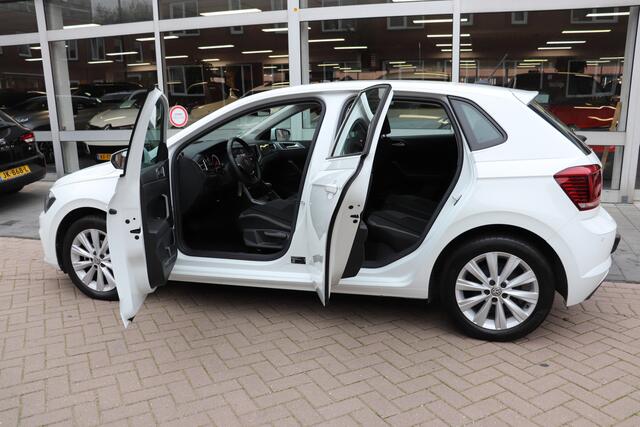 Volkswagen POLO 1.0 TSI Highline Automaat . Trekhaak.