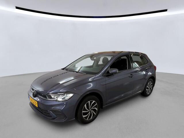 Volkswagen POLO 1.0 TSI Life Executive Navigatie / PDC / Extra getint glas / Airco / App-connect / Apple carplay