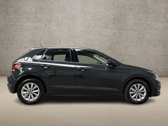 Volkswagen POLO 1.0 TSI Sportline Automaat (APPLE CARPLAY, GROOT NAVI, ADAPTIVE CRUISE, LM VELGEN, SPORTSTOELEN, PARKEERSENSOREN, ARMSTEUN, NIEUWSTAAT)