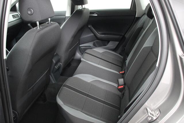 Volkswagen POLO 1.0 TSI DSG Highline Navigatie Apple Carplay / Android Auto Climate Control Cruise control Lichtmetalen Velgen
