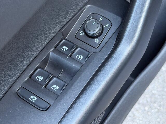 Volkswagen POLO 1.0 TSI Life | Climate | 4-Season | Stoelverwarming | Carplay | Navi | Extra getint glas | Rijklaar incl. garantie