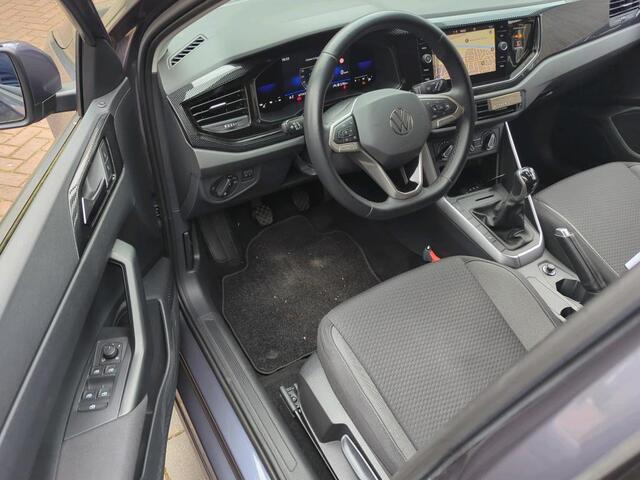 Volkswagen POLO 1.0 TSI 95pk Life / Navigatie / Airco / Parkeersensoren V+A / Getint Glas / 15'' LMV