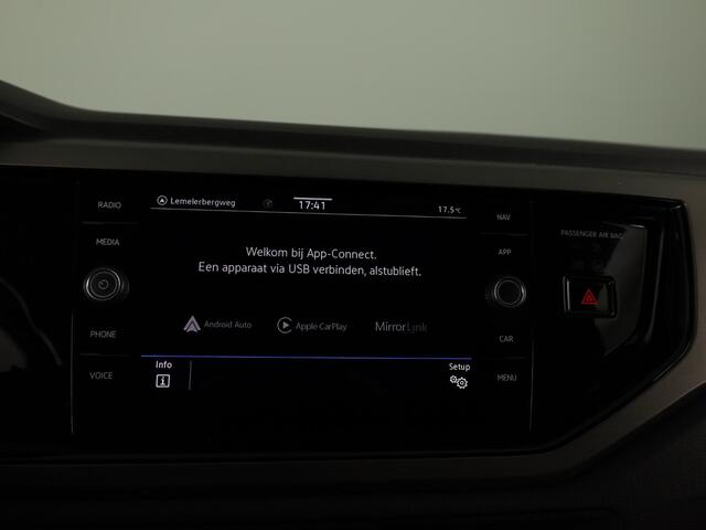 Volkswagen POLO 1.0 TSI Comfortline 95 PK DSG | Navigatie | Panorama dak | Parkeersensoren voor en achter | LM velgen |