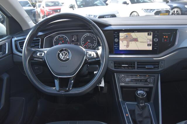 Volkswagen POLO 1.0 TSI Highline R-Line , CLIMATR , CR CONTR , NAVI , PDC V+A , LMV16 ,