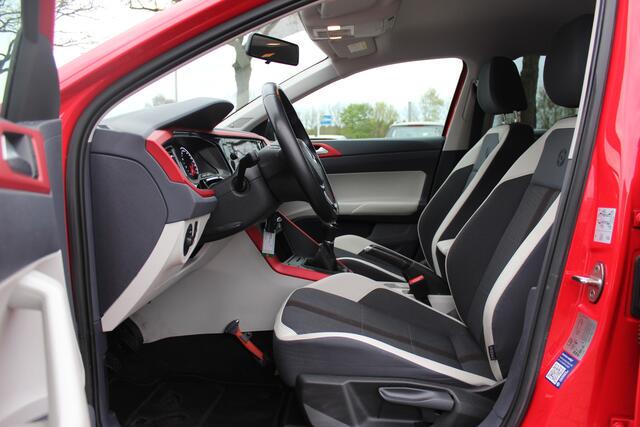 Volkswagen POLO 1.0 TSI Comfortline / NL Auto! / 1e Eign. / Trekhaak / CarPlay / Beats / 16'' / ACC