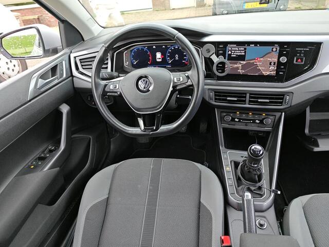 Volkswagen POLO 1.0 TSI Highline Executive Navigatie / Clima / Extra get. Glas / App-connect / 16"LM velgen