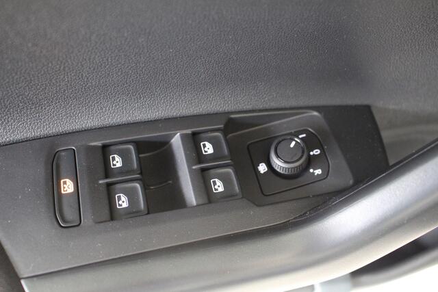 Volkswagen POLO 1.0 TSI Life Business Navigatie | Climate Control | Stoelverwarming | Lichtmetalen velgen