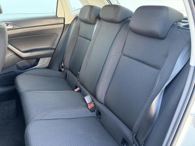 Volkswagen POLO 1.0 TSI Comfortline / Executive-pakket (¤ 1.248) / Sensoren v + a / Apple Carplay/Android Auto / Lichtmetalen velgen multi-spaaks 16" /