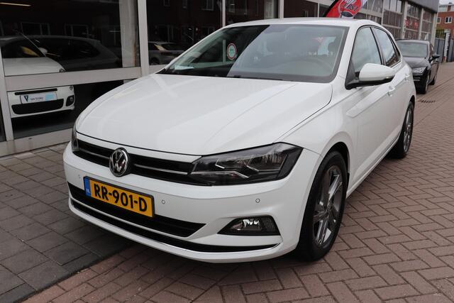 Volkswagen POLO 1.0 TSI Highline automaat. Trekhaak, navigatie.