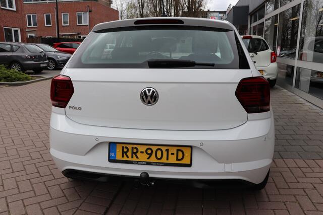 Volkswagen POLO 1.0 TSI Highline automaat. Trekhaak, navigatie.