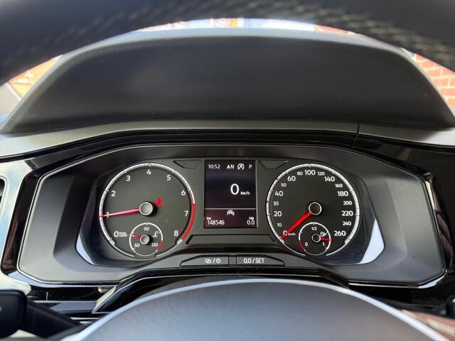 Volkswagen POLO 1.0 TSI Comf.l. Bus. Automaat TREKHAAK / 17 INCH / CARPLAY / AND