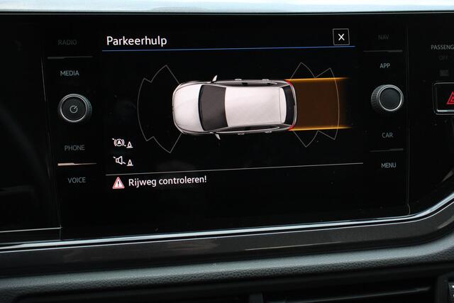 Volkswagen POLO 1.0 TSI 110 pk DSG Highline Navigatie Apple Carplay/Android Auto Parkeersensoren Adaptive Cruise Control Afneembare trekhaak Getinte ramen Stoelverwarming Climatronic