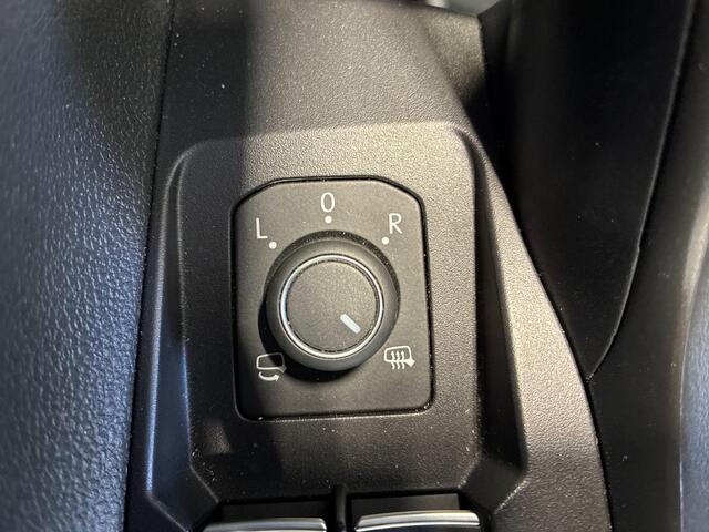 Volkswagen POLO 1.0 TSI 110pk DSG R-Line · Camera · Matrix LED · Stoelverwarming · Apple/Android Car Play · Sportstoelen · 16"Velgen · Stoelverwarming ·