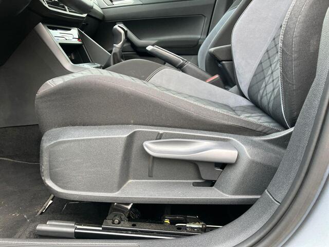 Volkswagen POLO 1.0 TSI 95pk R-Line · Navigatie · Apple/Android Car Play · Camera + Parkeersensoren · Stoelverwarming · Garantie t/m 10-07-2027 of 100000km.