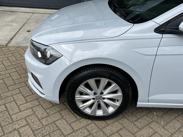Volkswagen POLO 1.0 TSI 95pk Highline Executive / Navigatie / Carplay / Parkeer sensoren V+A / Carplay / 16'' LMV