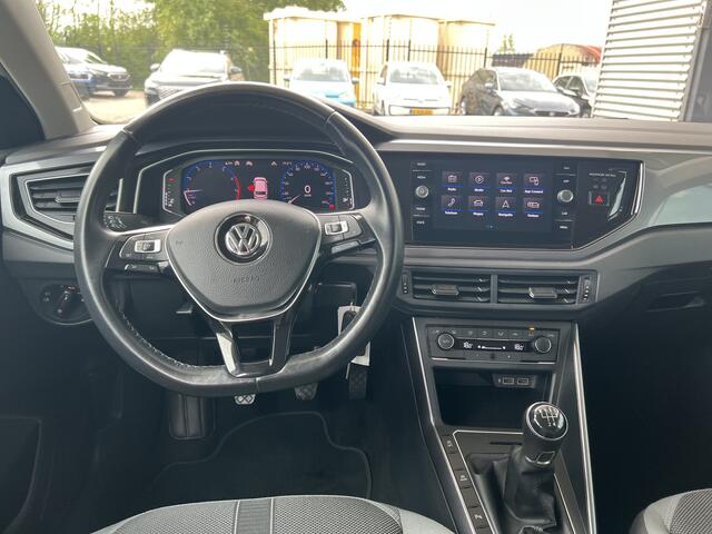 Volkswagen POLO 1.0 TSI 95pk Highline Executive / Navigatie / Carplay / Parkeer sensoren V+A / Carplay / 16'' LMV