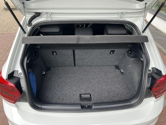 Volkswagen POLO 1.0 TSI 95pk Highline / Virtual Cockpit / Navigatie / Parkeersensoren V+A / 16'' LMV