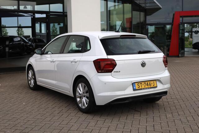 Volkswagen POLO 1.0 TSI Highline 95PK / 70kW, Door ons geleverd en onderhouden, 4 seizoenenbanden, parkeersensoren voor en achter (pdc), style interieur met zwarte dakhemel, 16" LMV, navigatie, adaptieve cruise control (acc), Apple Carplay & Android Auto, half lederen be