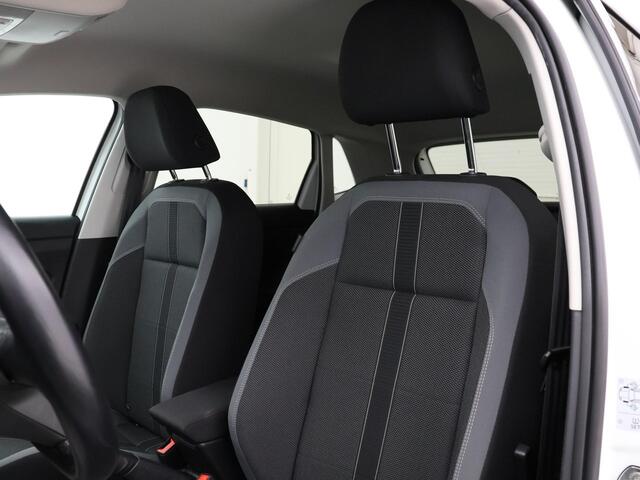 Volkswagen POLO 1.0 TSI 110pk DSG Style · Camera · Apple/Android Car Play · Dodehoeksensor · Parkeer Assistent · Stoelverwarming · Active Info Display ·