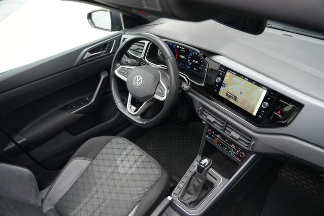 Volkswagen POLO 1.0 TSI R-Line - Pano - ACC - Stoelverwarming - IQ Light - Camera - Draadloos laden - Rijklaar