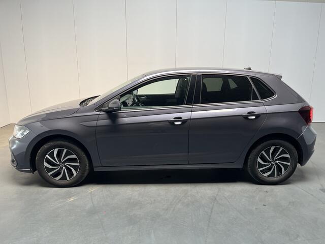 Volkswagen POLO 1.0 TSI Life / ADAPTIVE CRUISE/ PARKEER SENSOREN V+A/ APP-CONNECT/ GETINT GLAS/ DIGITAL DASH/ NAVI/ DAB/ AIRCO/ 15'' LMV