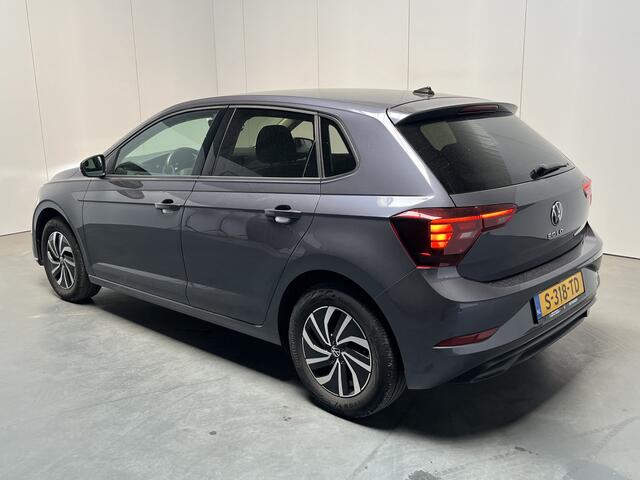 Volkswagen POLO 1.0 TSI Life / ADAPTIVE CRUISE/ PARKEER SENSOREN V+A/ APP-CONNECT/ GETINT GLAS/ DIGITAL DASH/ NAVI/ DAB/ AIRCO/ 15'' LMV
