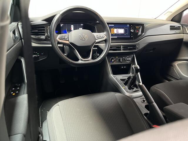 Volkswagen POLO 1.0 TSI Life / ADAPTIVE CRUISE/ PARKEER SENSOREN V+A/ APP-CONNECT/ GETINT GLAS/ DIGITAL DASH/ NAVI/ DAB/ AIRCO/ 15'' LMV