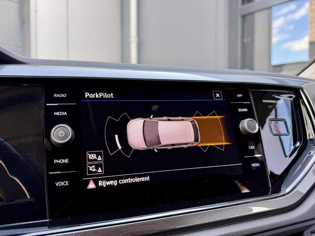 Volkswagen POLO 1.0 TSI *R-Line* Stoelverwarming / Apple Carplay / Urano Grau / PDC V&A / LED / Bluetooth / 17"LMV