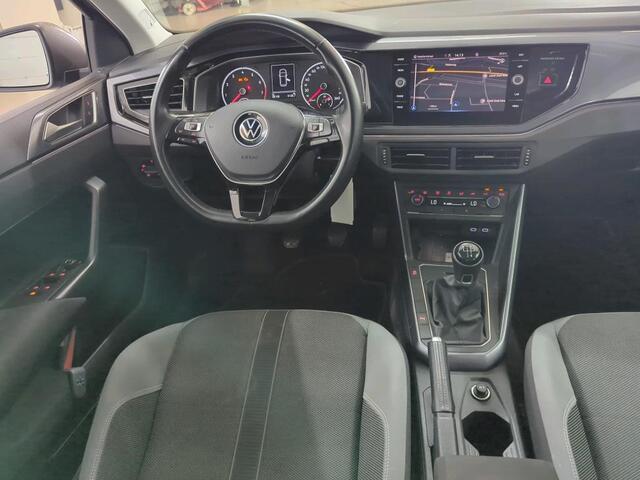 Volkswagen POLO 1.0 TSI R-Line / PANO/ TREKHAAK/ PARKEER SENSOREN/ NAVI/ AIRCO/ LED/ 16'' LMV