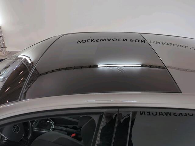 Volkswagen POLO 1.0 TSI R-Line / PANO/ TREKHAAK/ PARKEER SENSOREN/ NAVI/ AIRCO/ LED/ 16'' LMV