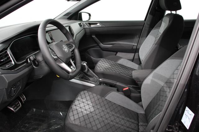 Volkswagen POLO 1.0 TSI DSG R-Line Panorama dak Navigatie App Connect Climate Control Parkeer sensoren Camera Cruise control adaptive Lichtmetalen velgen