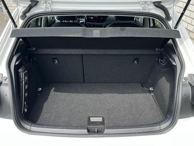 Volkswagen POLO 1.0 TSI Style | Automaat | Stoelverwarming | Navigatie | Apple CarPlay / Android Auto |