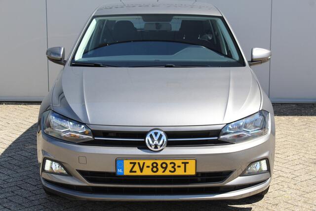 Volkswagen POLO 1.0-95pk TSI Comfortline. Mooie 5drs. VW Polo voor nog jaren rijplezier ! Airco, adaptieve cruise cntrl, navigatie, bluetooth tel. voorb., Apple Carplay/Android auto, LM wielen, 4x USB uitg., metallic lak, camera etc.