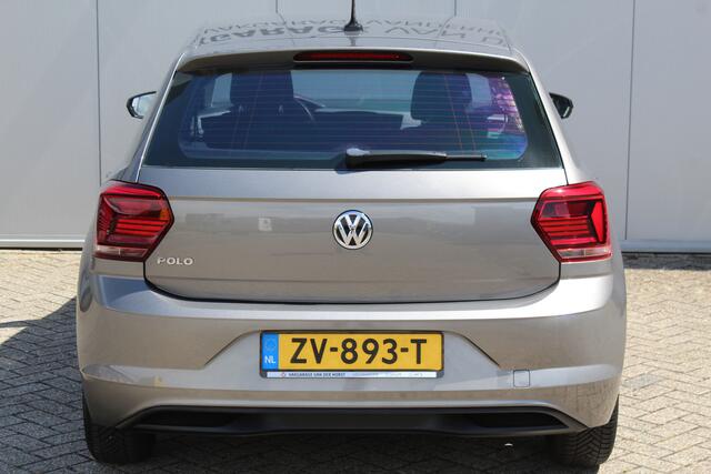 Volkswagen POLO 1.0-95pk TSI Comfortline. Mooie 5drs. VW Polo voor nog jaren rijplezier ! Airco, adaptieve cruise cntrl, navigatie, bluetooth tel. voorb., Apple Carplay/Android auto, LM wielen, 4x USB uitg., metallic lak, camera etc.