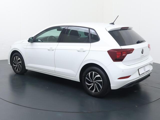 Volkswagen POLO 1.0 TSI Life | 95 PK | Adaptive Cruise Control | Navigatiesysteem | Parkeersensoren | Draadloze telefoonlader |