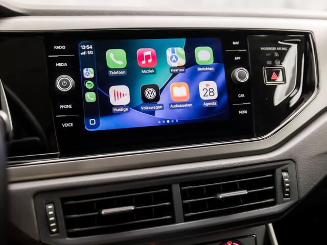 Volkswagen POLO 1.0 TSI Sportline (APPLE CARPLAY, GROOT NAVI, LM VELGEN, SPORTSTOELEN, ADAPTIVE CRUISE, NIEUWSTAAT)