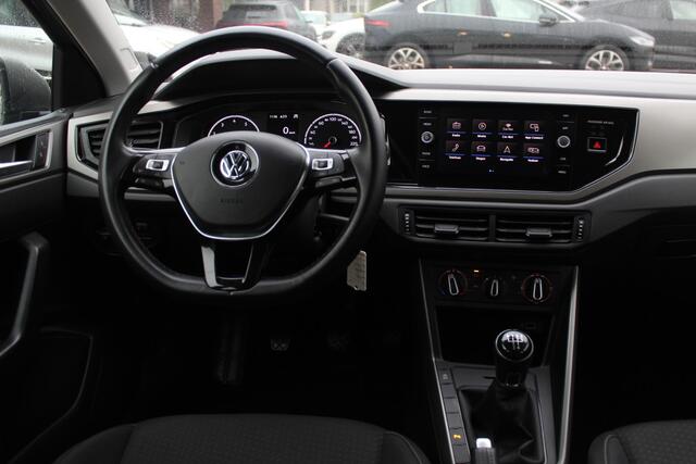 Volkswagen POLO 1.0 TSI Comfortline R-line / Camera / Navigatie / Parkeerhulp V+A / LED / 16'' / Apple CarPlay / Getint glas / Cruise Control Adaptief