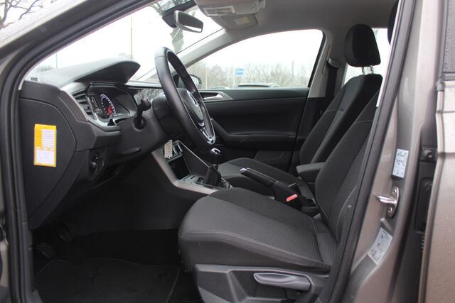 Volkswagen POLO 1.0 TSI Comfortline R-line / Camera / Navigatie / Parkeerhulp V+A / LED / 16'' / Apple CarPlay / Getint glas / Cruise Control Adaptief