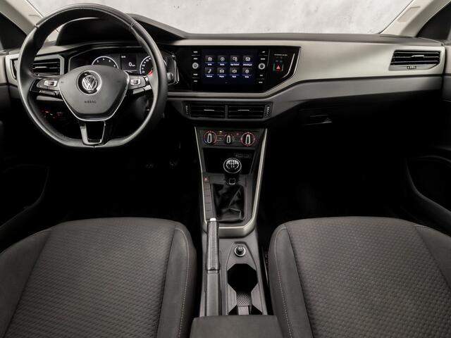 Volkswagen POLO 1.0 Sportline (APPLE CARPLAY, CRUISE, SPORTSTOELEN, BLUETOOTH, NIEUWE APK, ARMSTEUN, NIEUWSTAAT)