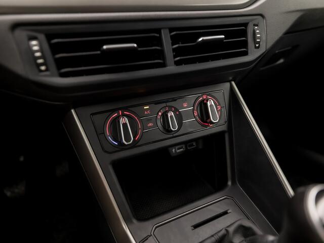 Volkswagen POLO 1.0 Sportline (APPLE CARPLAY, CRUISE, SPORTSTOELEN, BLUETOOTH, NIEUWE APK, ARMSTEUN, NIEUWSTAAT)