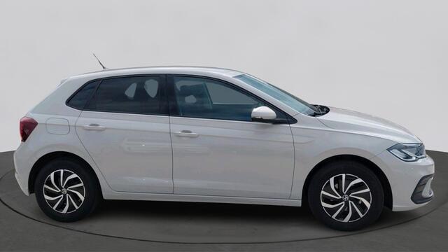 Volkswagen POLO 1.0 TSI Life Edition | Camera | Privacy Glass | Binnenkort beschikbaar |