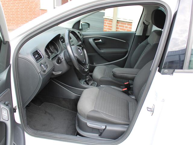 Volkswagen POLO 1.2 TSI 90PK Comfortline /NAVI/Cruise control/Carplay/Bluetooth/15'LM/Armsteun/CV/ISOFIX/NAP! 2e eig!