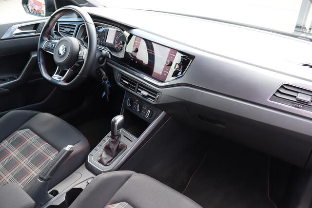 Volkswagen POLO 2.0 TSI GTI Stoelverwarming/Apple carplay/Parkeersensoren/DAB Radio/18 inch licht metaal/Airco