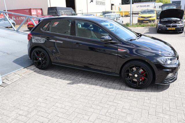 Volkswagen POLO 2.0 TSI GTI Stoelverwarming/Apple carplay/Parkeersensoren/DAB Radio/18 inch licht metaal/Airco