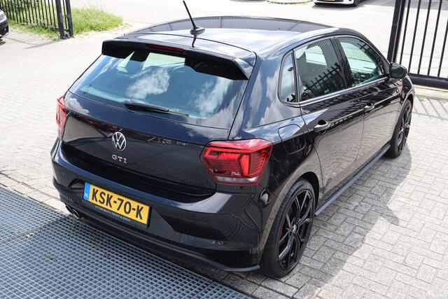 Volkswagen POLO 2.0 TSI GTI Stoelverwarming/Apple carplay/Parkeersensoren/DAB Radio/18 inch licht metaal/Airco