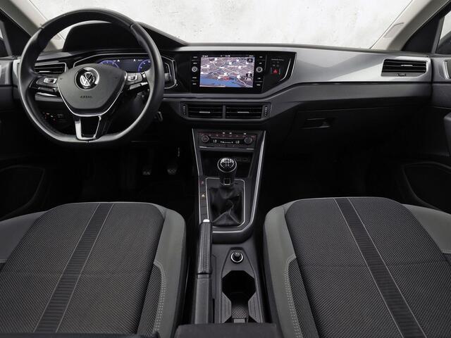 Volkswagen POLO 1.0 TSI Highline (SCHUIFDAK, APPLE CARPLAY, VITRUAL COCKPIT, ACC, LM VELGEN, CAMERA, NIEUWE APK, NIEUWSTAAT)