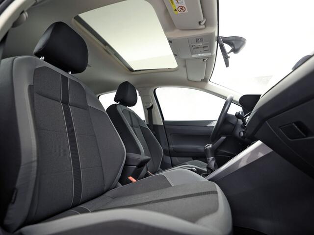 Volkswagen POLO 1.0 TSI Highline (SCHUIFDAK, APPLE CARPLAY, VITRUAL COCKPIT, ACC, LM VELGEN, CAMERA, NIEUWE APK, NIEUWSTAAT)