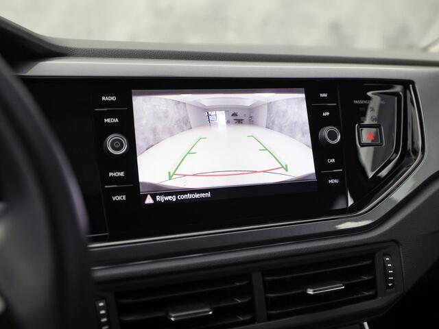 Volkswagen POLO 1.0 TSI Highline (SCHUIFDAK, APPLE CARPLAY, VITRUAL COCKPIT, ACC, LM VELGEN, CAMERA, NIEUWE APK, NIEUWSTAAT)
